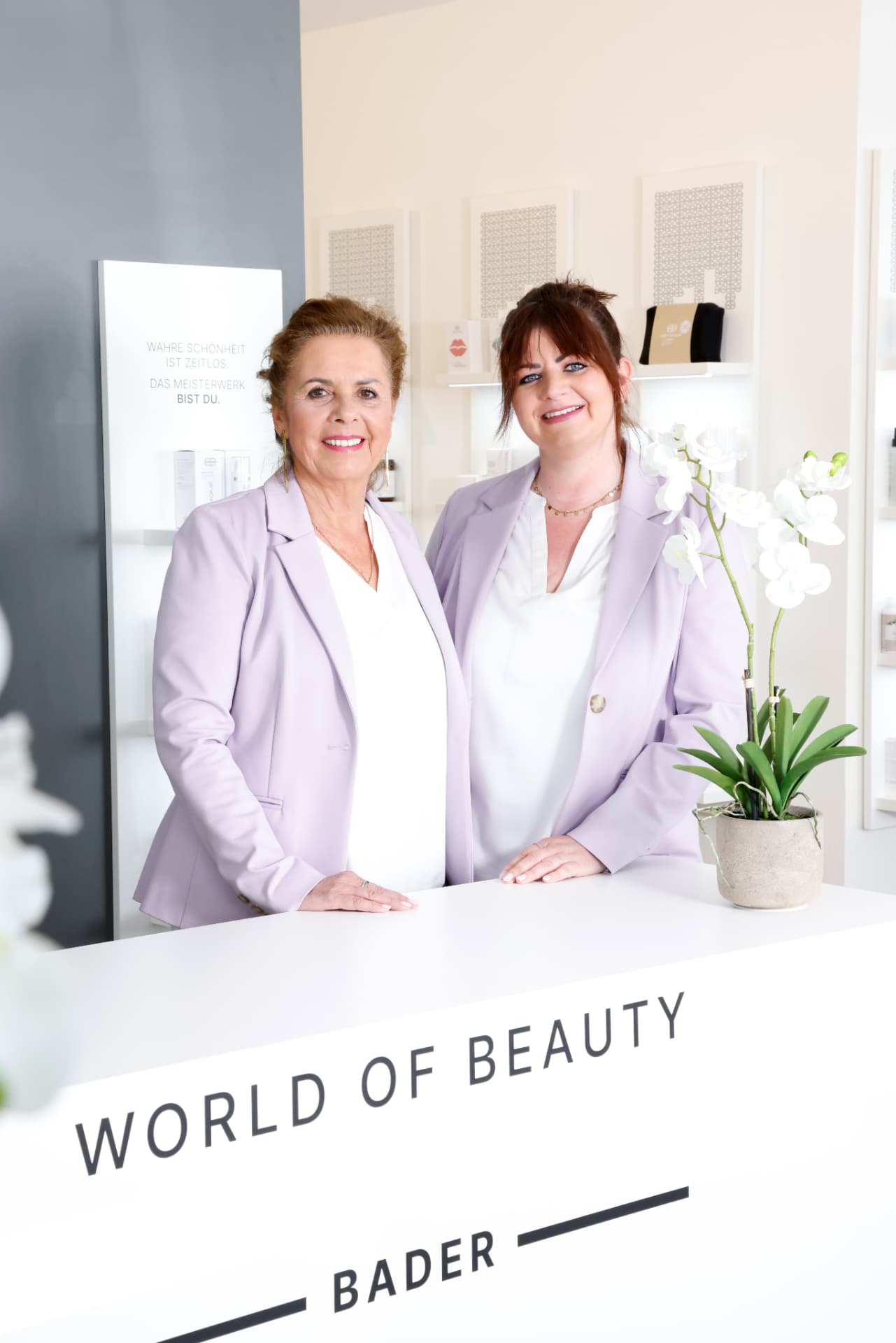 An-Kathrin und Bettina Bader in ihrem Institut World of Beauty Bader in Schmallenberg